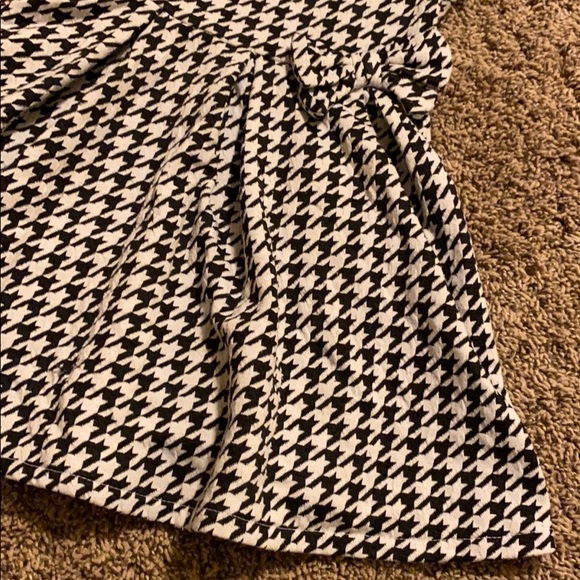 Girls Houndstooth Dress 🖤 - Picture 4 of 5